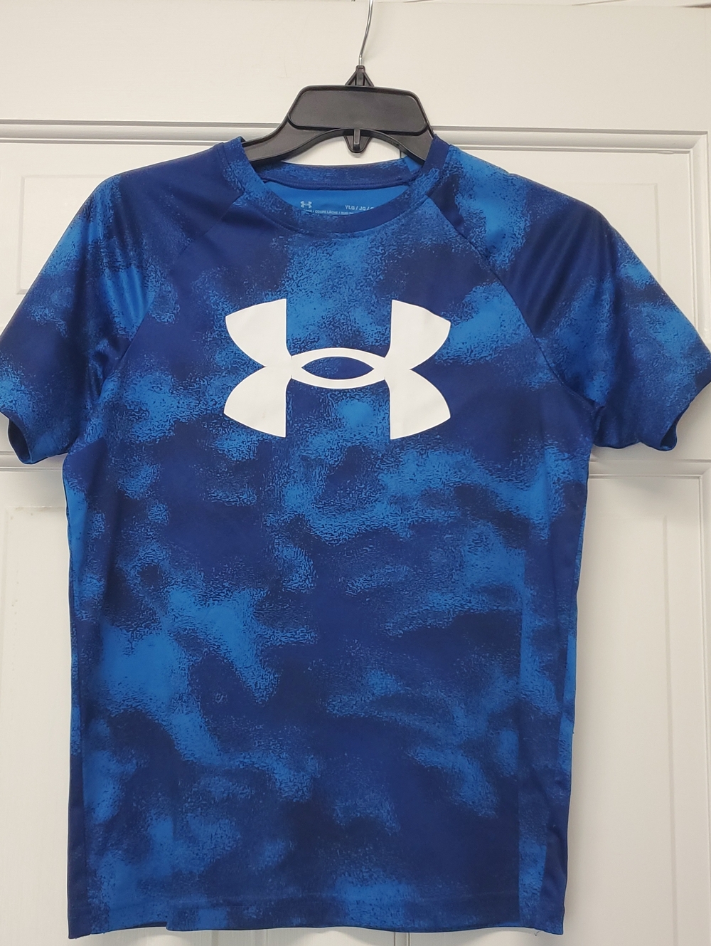 UNDER ARMOUR BOYS Blue Camouflage Logo Short Sleeve Tee